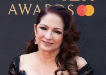 Gloria Estefan turned down the NFL’s offer to perform halftime show with J.Lo
